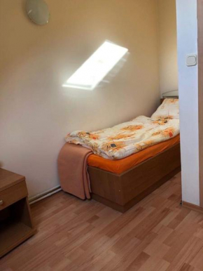 Stajnia Czahary 3, Pogorzelica